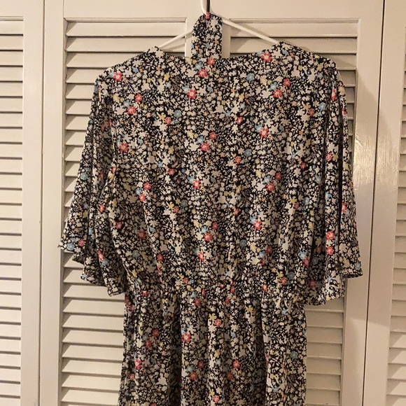 Flowey Little Romper from Shein Sz L - Picture 4 of 4